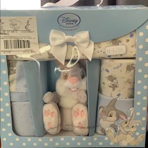 NIB Disney Newborn Gift Set